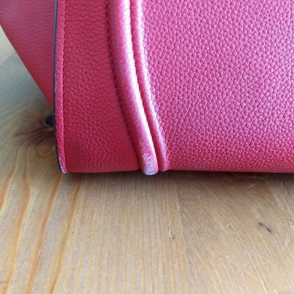 Celine Phantom M in Magenta Bullhide Calfskin - Picture 5 of 10